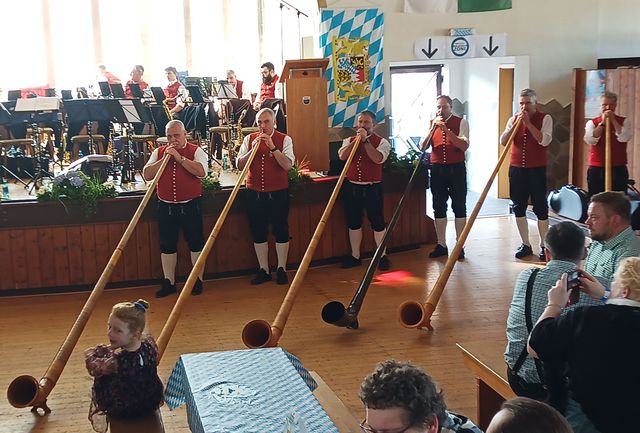 Bayerischer Frühschoppen mit der Musikkapelle Thalkirchdorf (Bild: Matthias Baumeister)